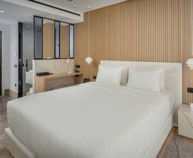 Ethereal White Resort Heraklion Deluxe Suite Swim Up double bed